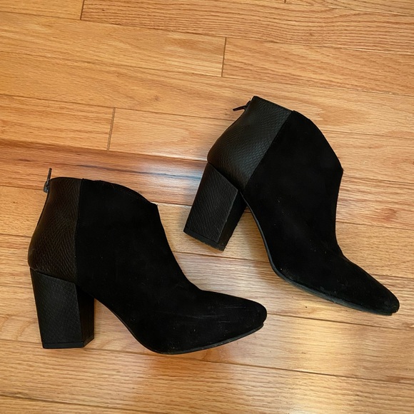 Olivia Miller Black Snake-detailed Ankle Booties Size 9 - Picture 2 of 6